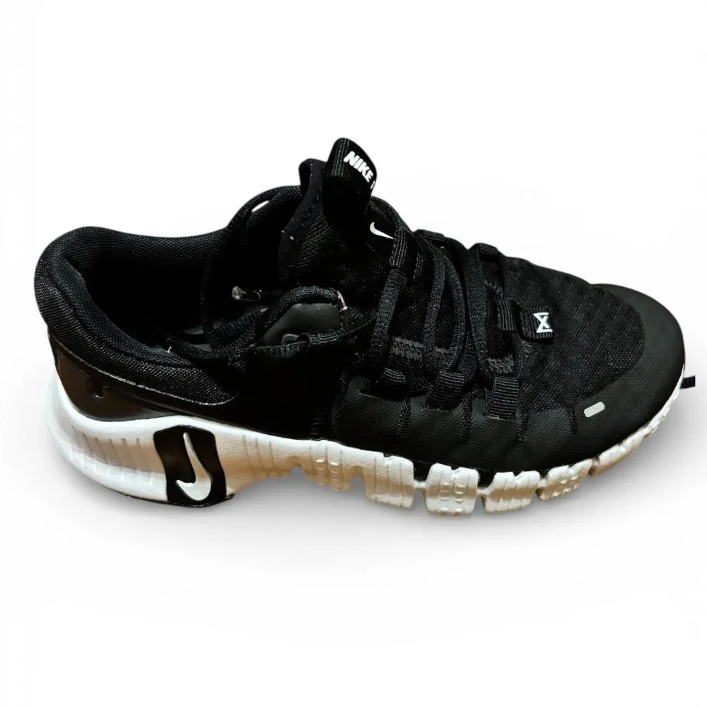 Kids size 6.5 shoes